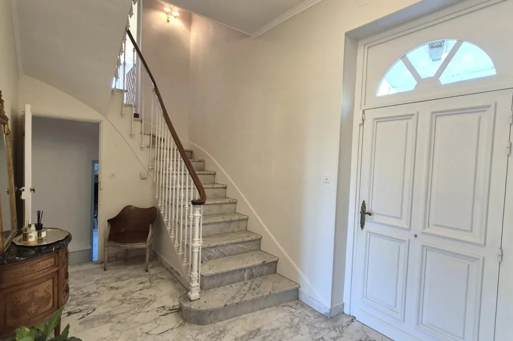 Esik - Belle Époque Villa with Garden in Nice Nord