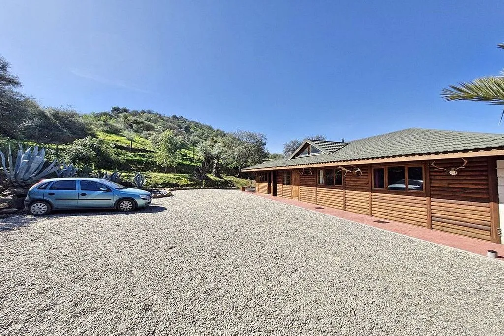 Exterior - Rustic Cottage with Pool in Coín