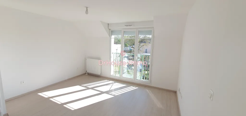 Toad - 2-Bed Apartment with Parking in Persan