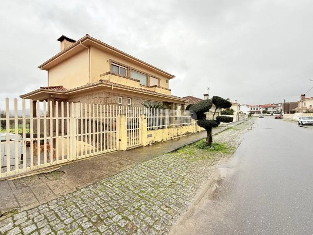 Välivaade - Luxury House with Garage in Brito, Guimarães