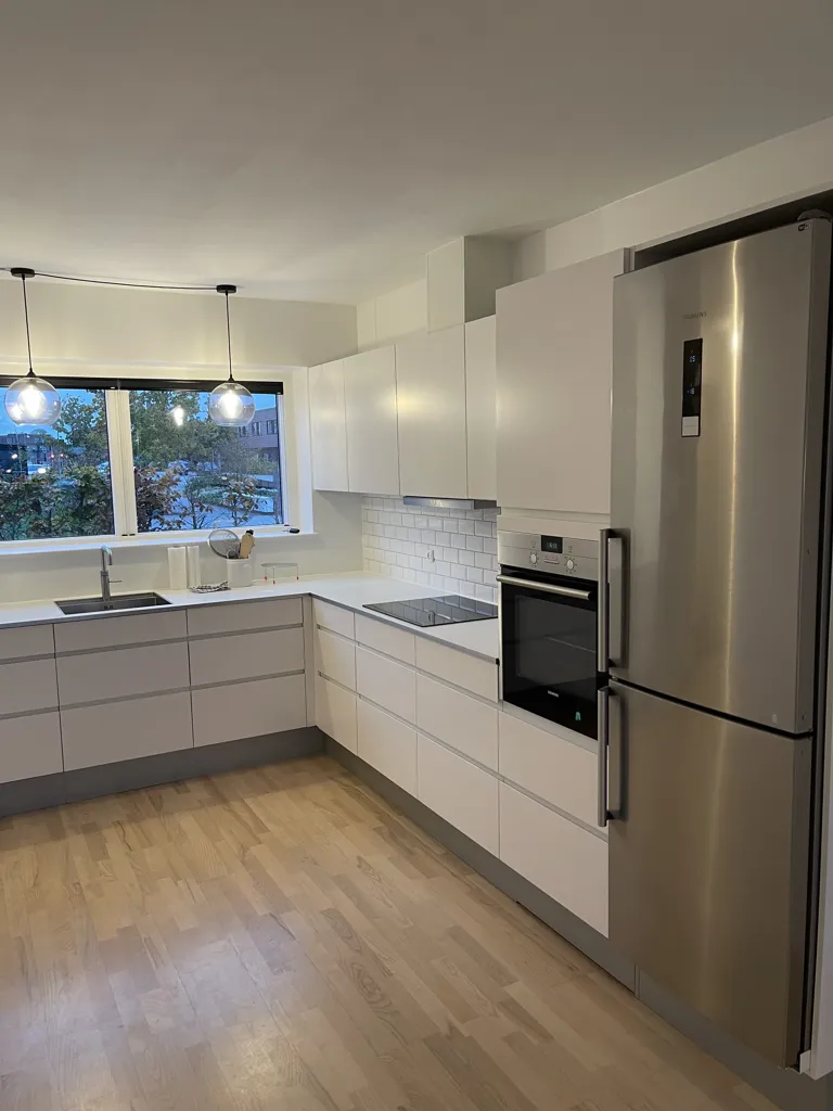 Cuisine - Furnished Room with Balcony near Hedehusene
