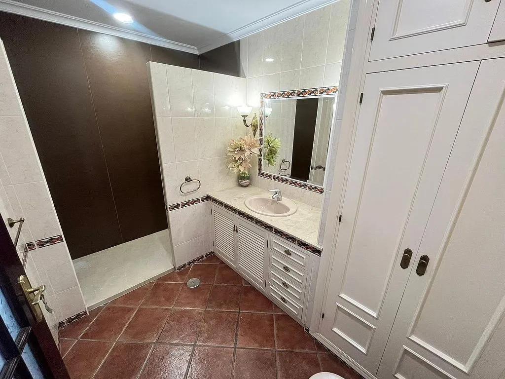 Bagni - City Centre Flat with Private Rooftop in Central City