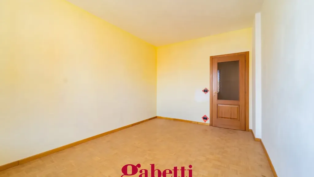 Toad - First-Floor Flat with Two Balconies in Cavallermaggiore