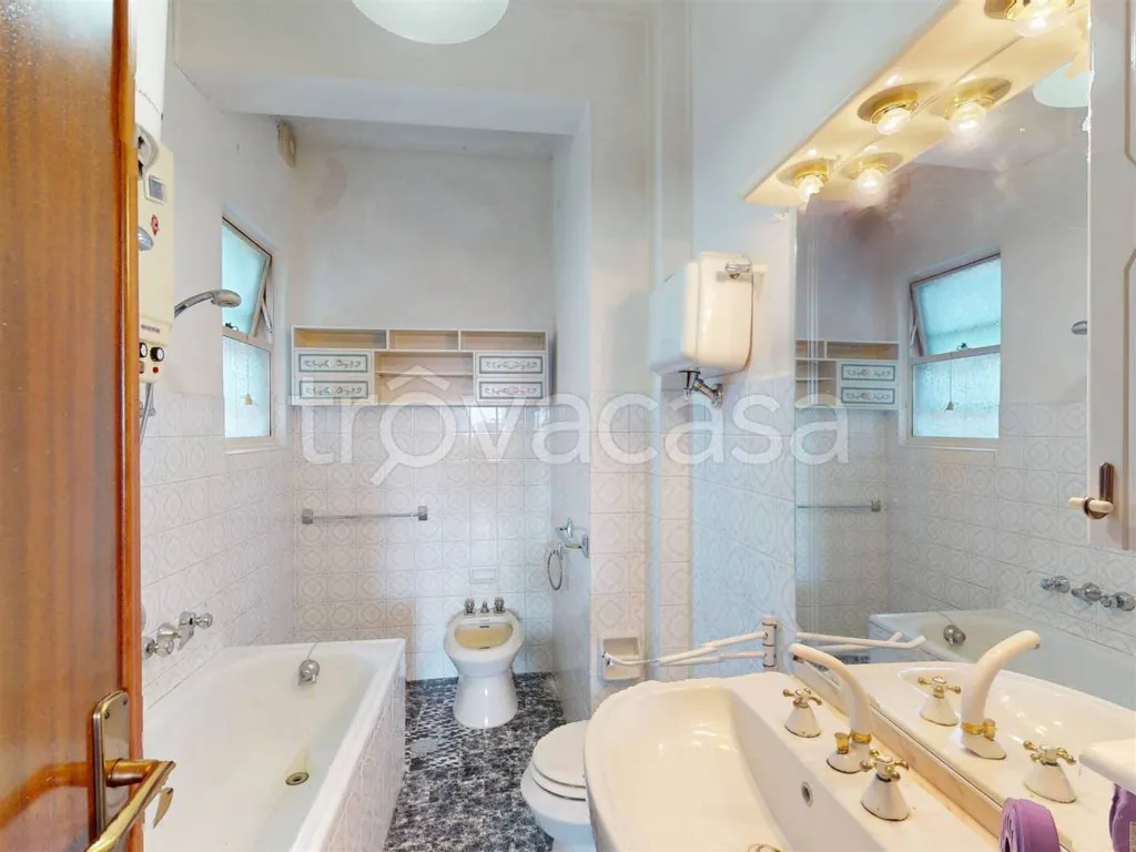 Salles de bain - Top Floor Flat with Panoramic Views in Perugia
