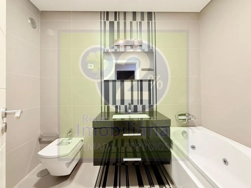 Salles de bain - Luxury Apartment with Beach Access in Charneca de Caparica