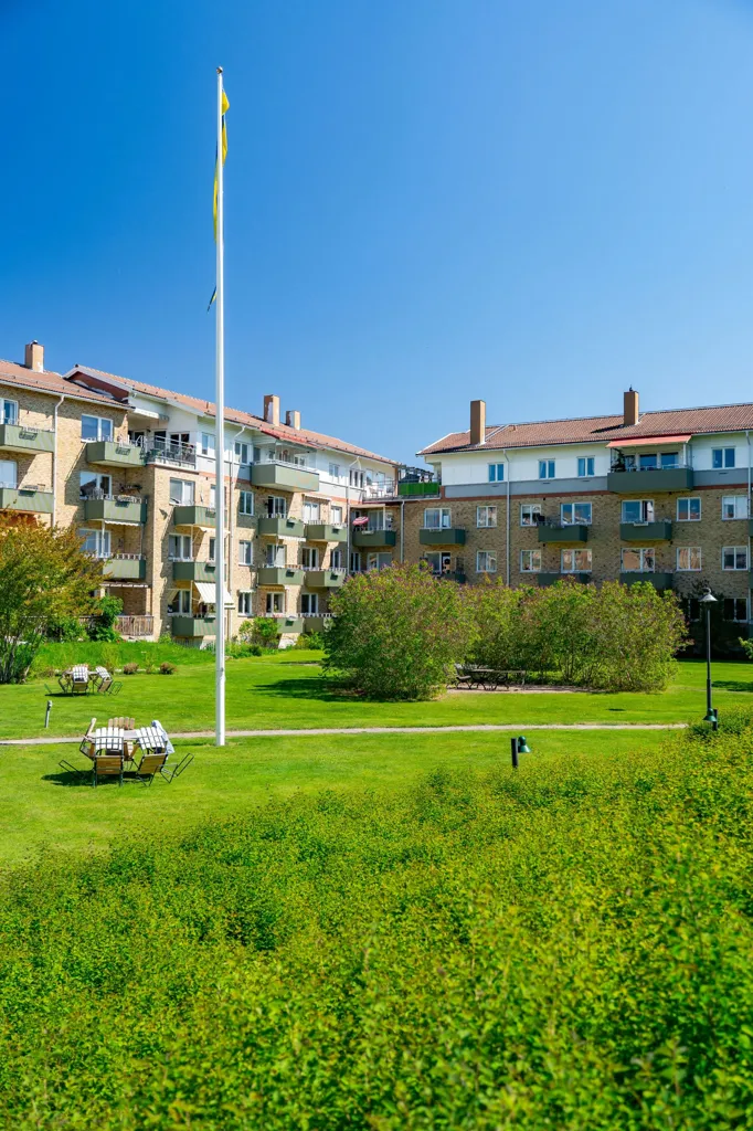 Giardino - Charming Through-Flat with South-West Balcony in Luthagen