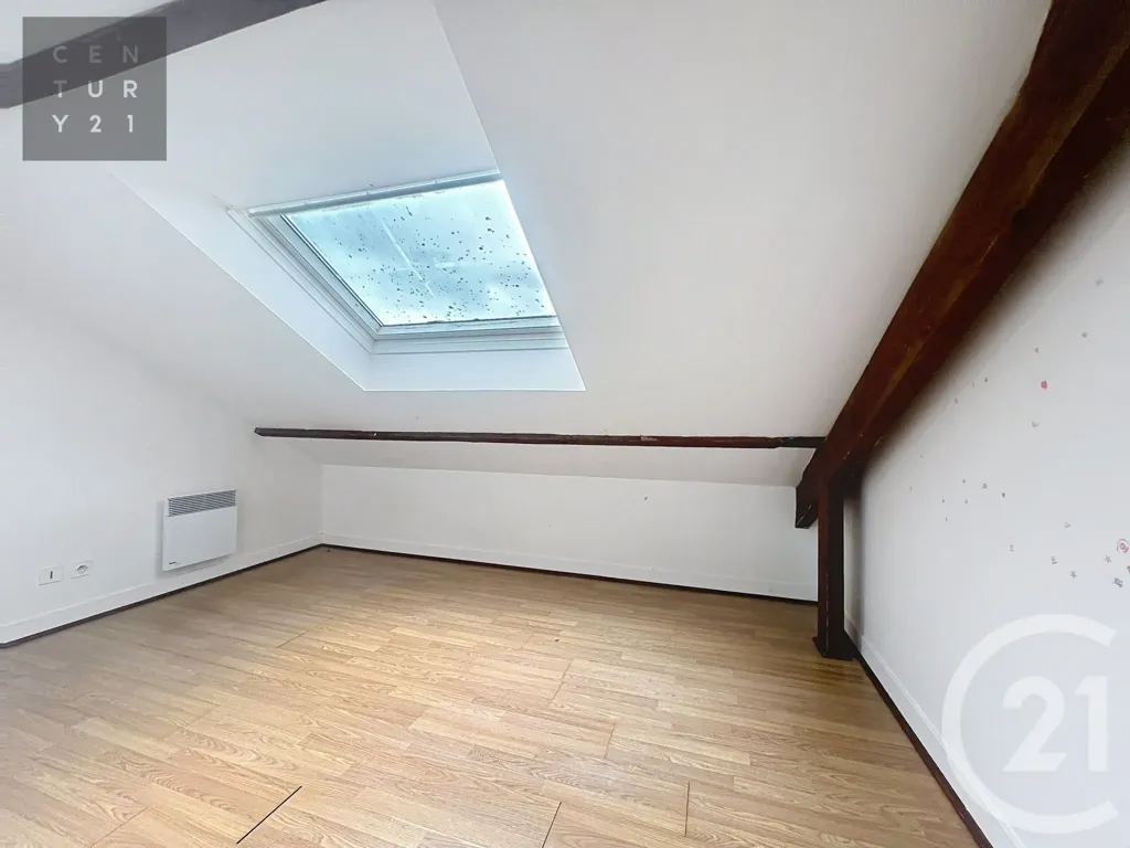 Pièces - Deux Appartements Indissociables avec Parking à Troyes