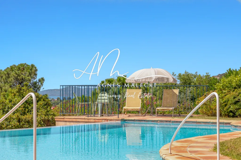 Piscina - Architectural Villa with Sea View in Rayol Canadel