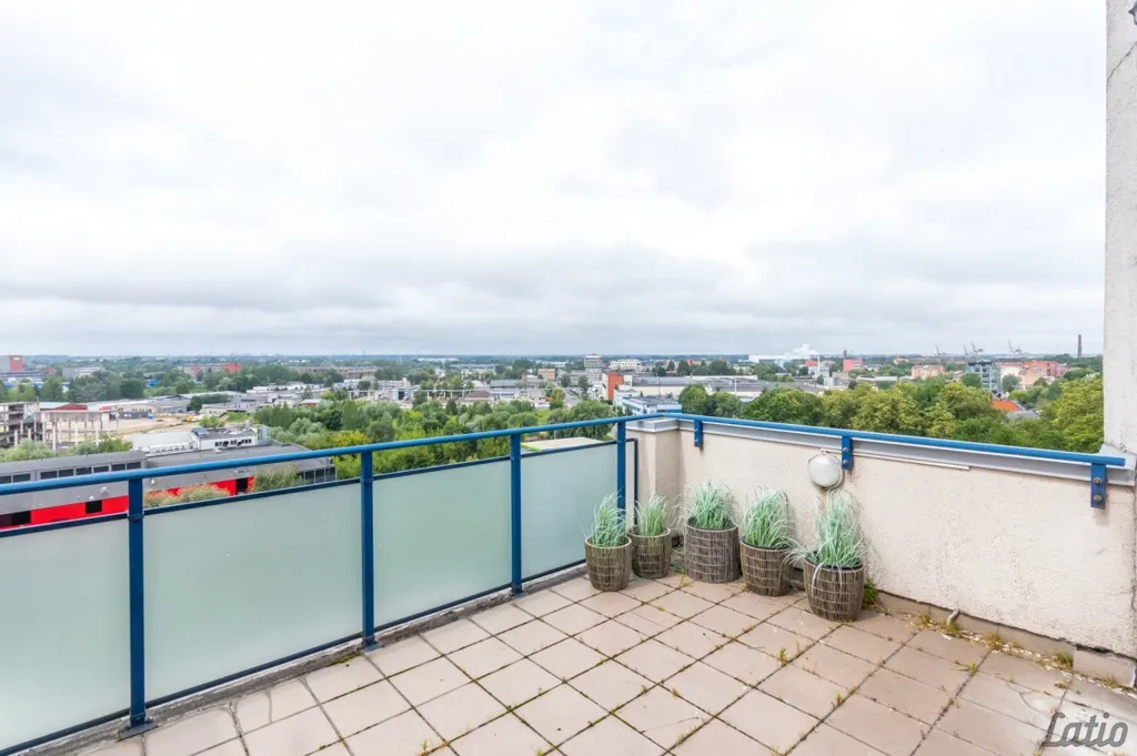 Balcon - 3-Bedroom Apartment with Terrace in Riga