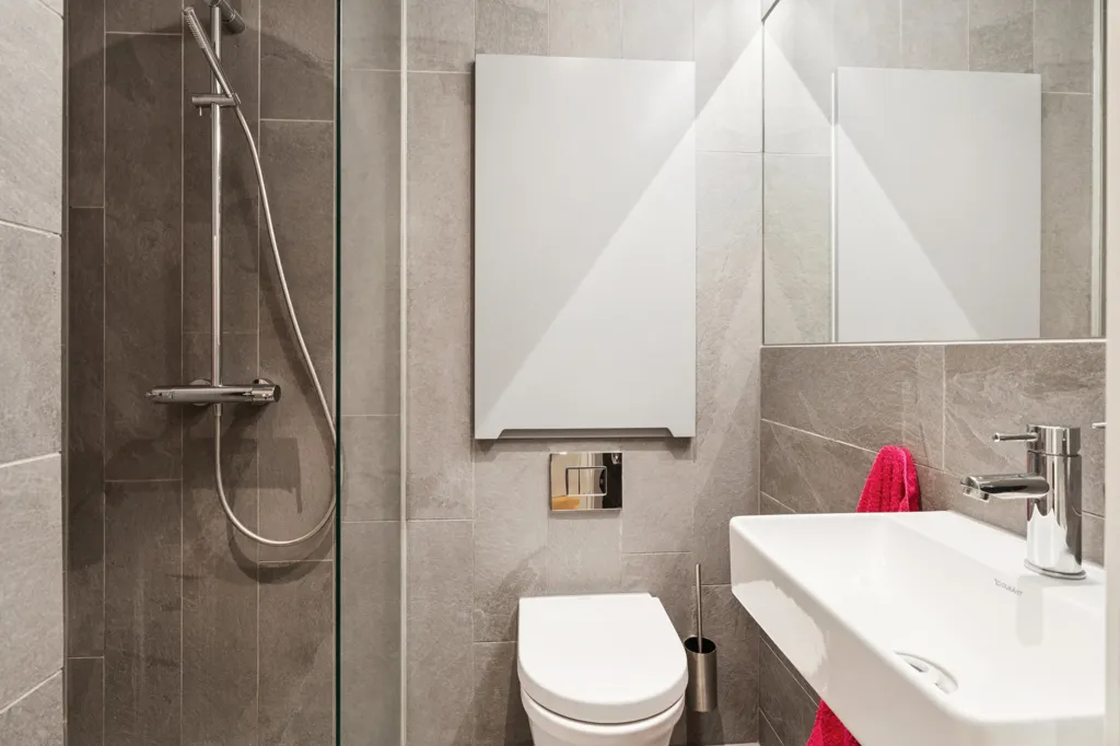 Salles de bain - 2-Bed Apartment in Historic Building, Aalborg
