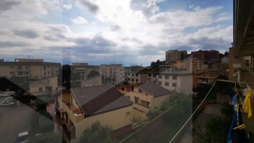 Rõdu - Recently Refined Apartment with Parking in Messina