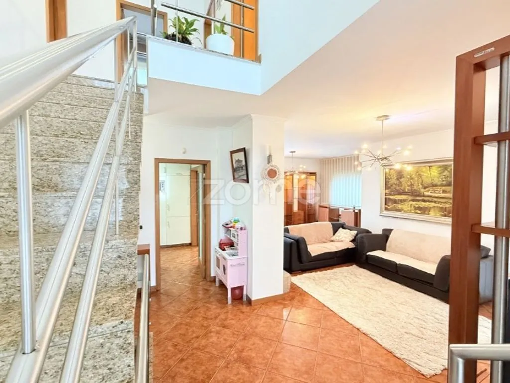 Toad - Luxury House with Garage in Brito, Guimarães