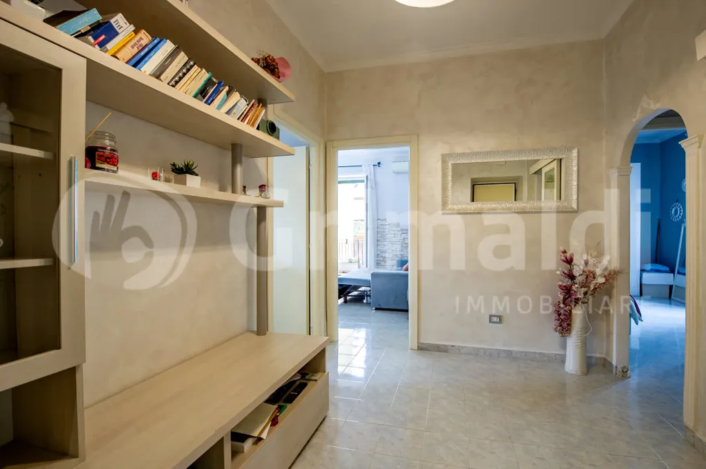 Entrée - Rear-Facing Apartment with Balconies in Rome