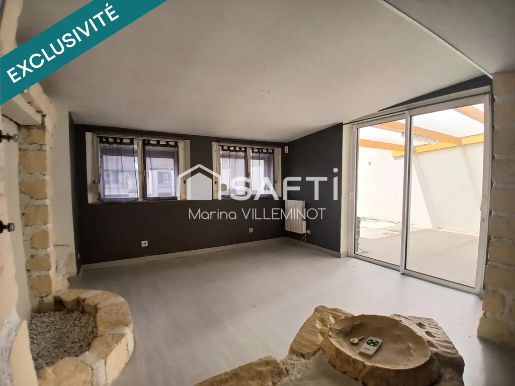 Garage - Maison avec Jardin et Terrasse à Coucy