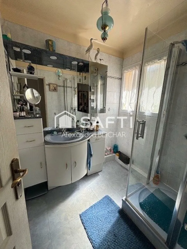 Salles de bain - Maison avec Jardin et Garage à Ollioules