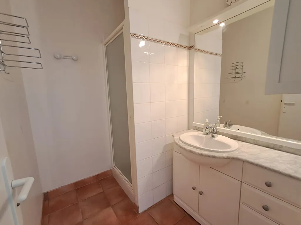 Bathrooms - 2-Bed Apartment with Pool in Saint Jean de Monts