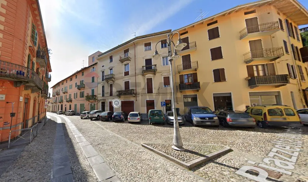 Välivaade - Commercial Space with 5 Frontage Windows in Biella