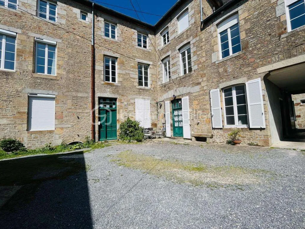 Aed - Duplex Apartment with Stone Walls in Historic Centre