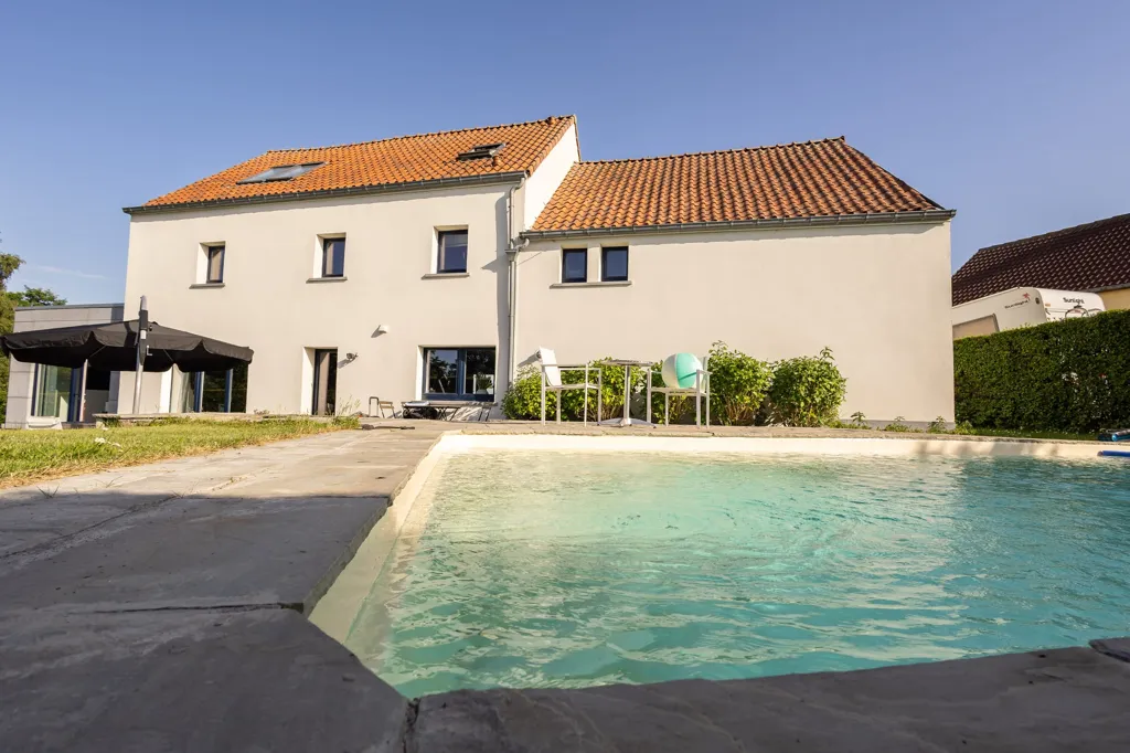 Bassein - 4-Bed House with Pool & Solar Panels in Chaumont