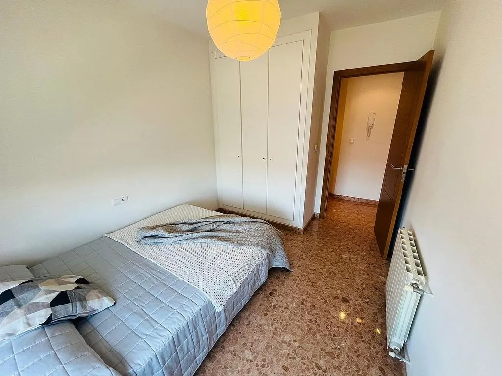 Bedrooms - Student-Friendly Flat with Balcony in Moncada