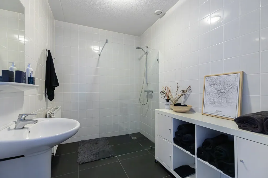 Salles de bain - Modern Apartment with Terrace in Papendrecht