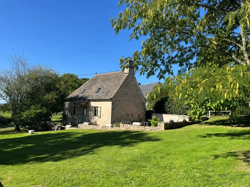 Jardin - Cottage Rénové avec Terrasse et Terrain à Argentat