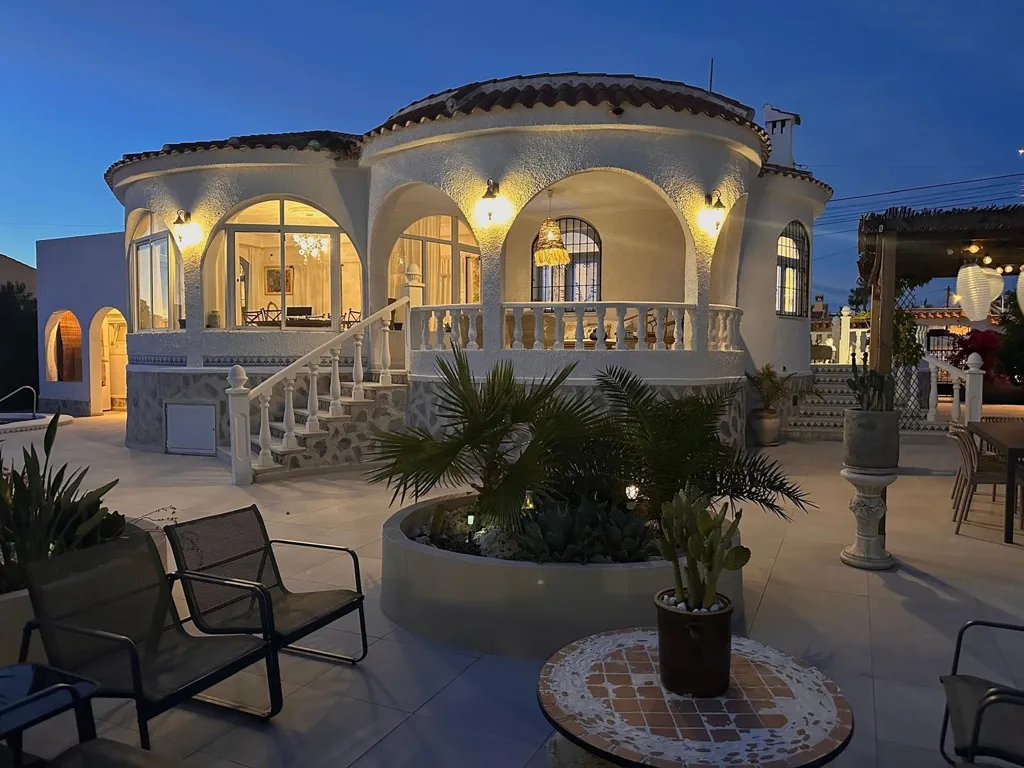 Terrasse - Nordic-Style Villa with Pool in Costa Blanca