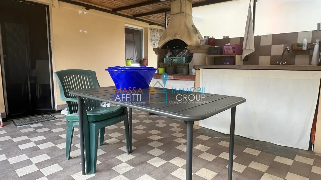 Terrasse - Semi-detached House with Veranda in Massa