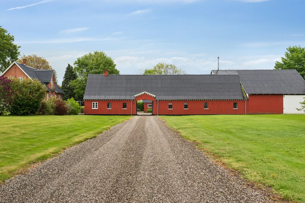 Välivaade - Classic Farmhouse with Stable in Kosterslev