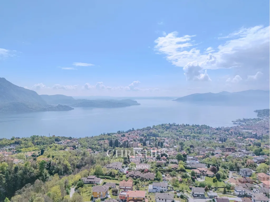 Duplex with Lake View in Arizzano