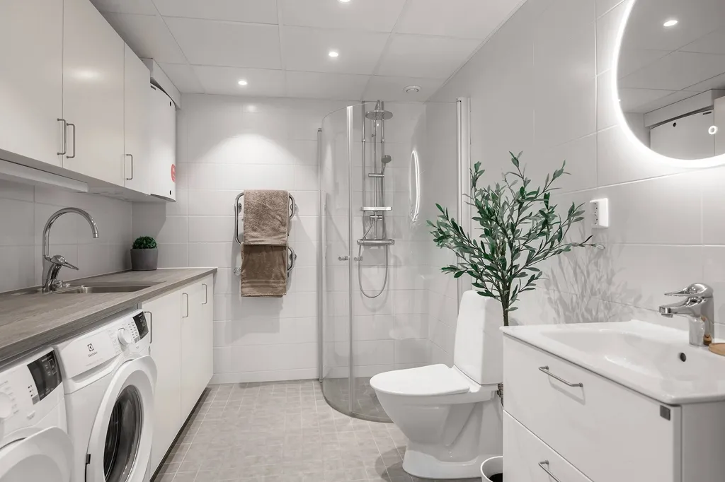 Salles de bain - Modern Penthouse with Balcony in Trelleborg