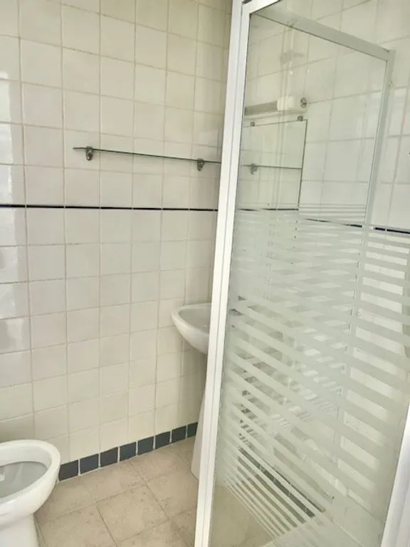 Salles de bain - Appartement de Luxe avec Double Exposition à Paris