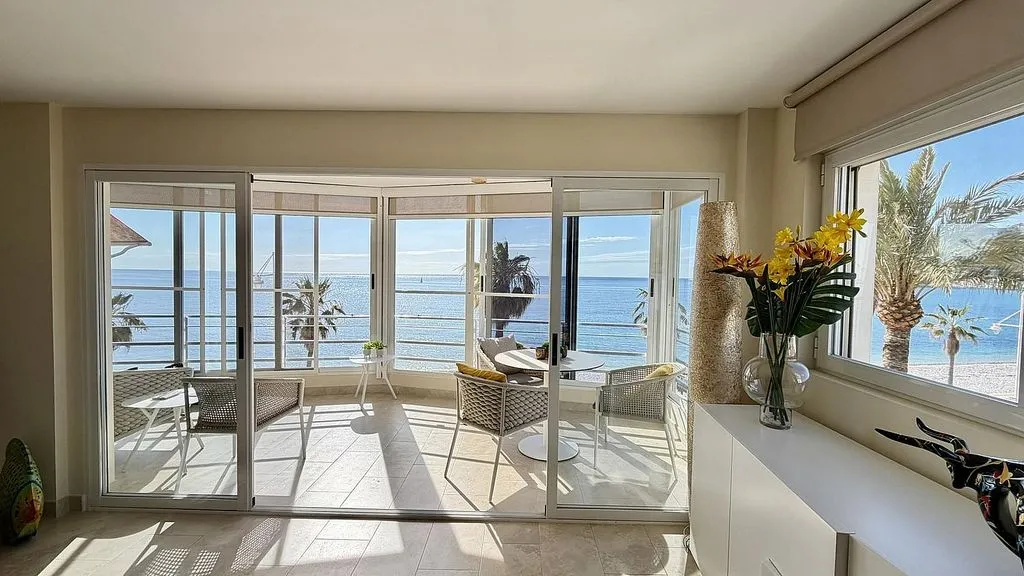 Séjour - Seafront Apartment with Pool in L'Albir