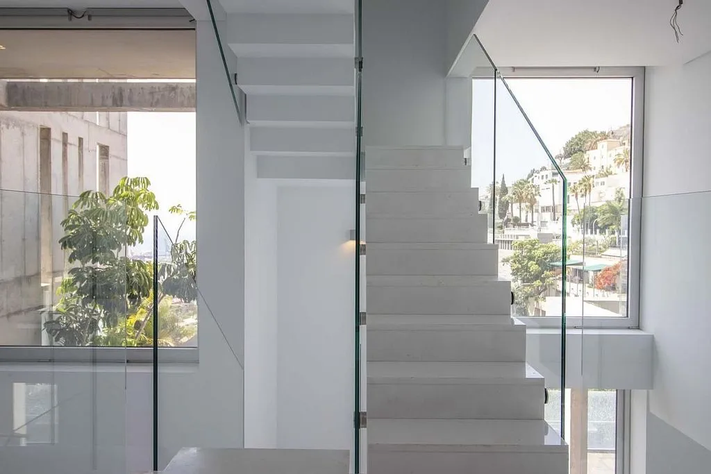 Pièces - Contemporary Townhouse with Pool in Ifara