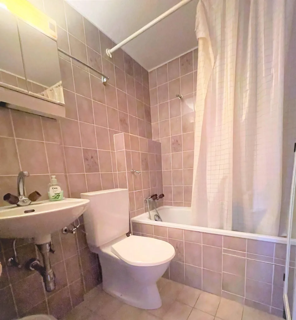 Salles de bain - Duplex Apartment with Balcony and View in Sainte-Croix
