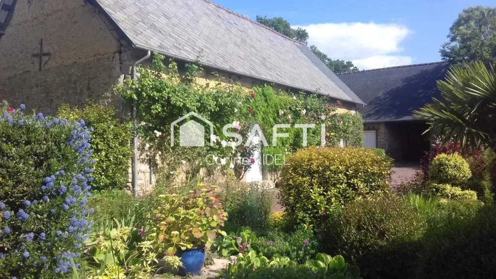 Esterno - Charming Stone House with Gîte in Domjean