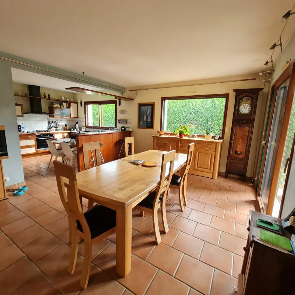 Sala da pranzo - Architectural House with Garden in Cintre