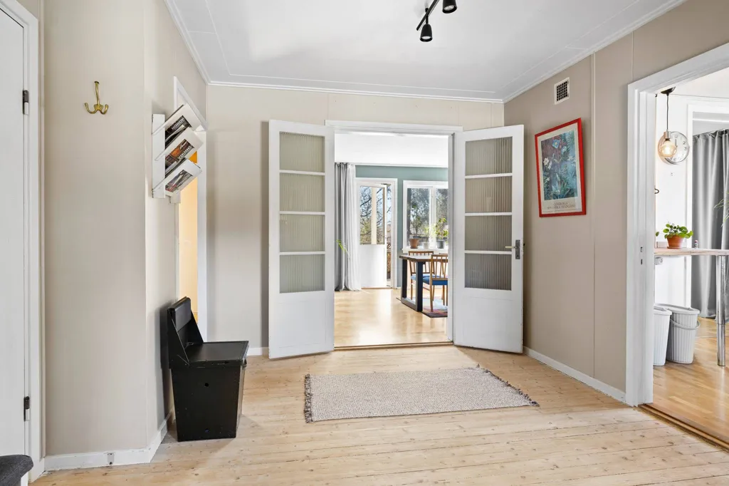 hallway_entrance