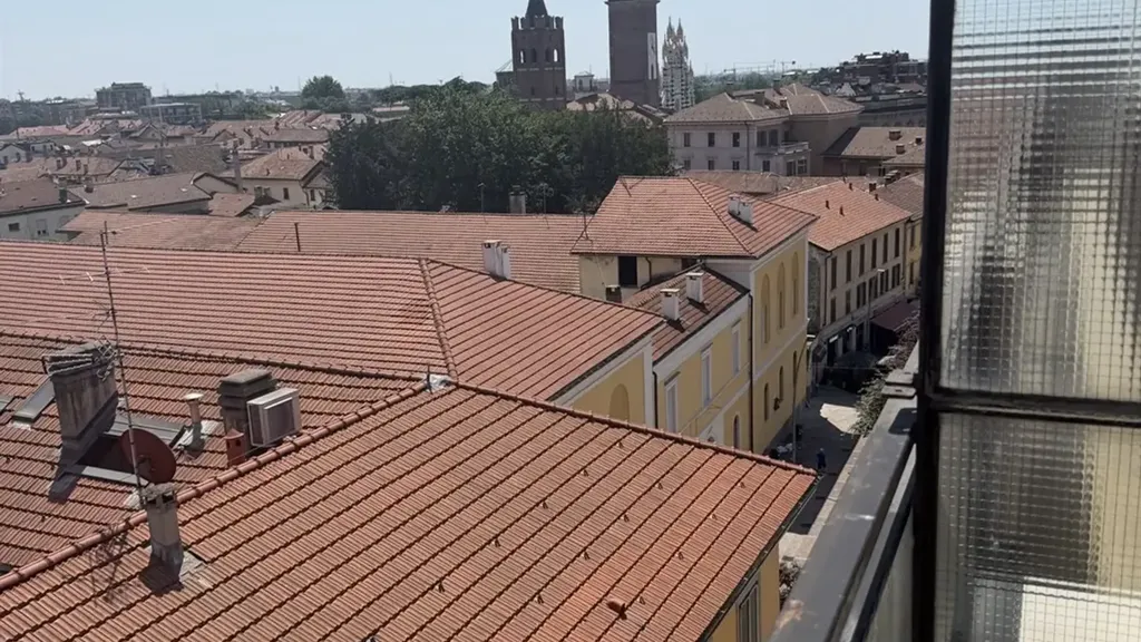 Rõdu - Rearranged Apartment with Balcony in Monza