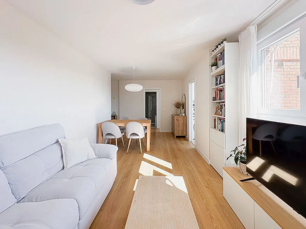 Elutuba - Modernised 1-Bed Flat with Garage in La Paz