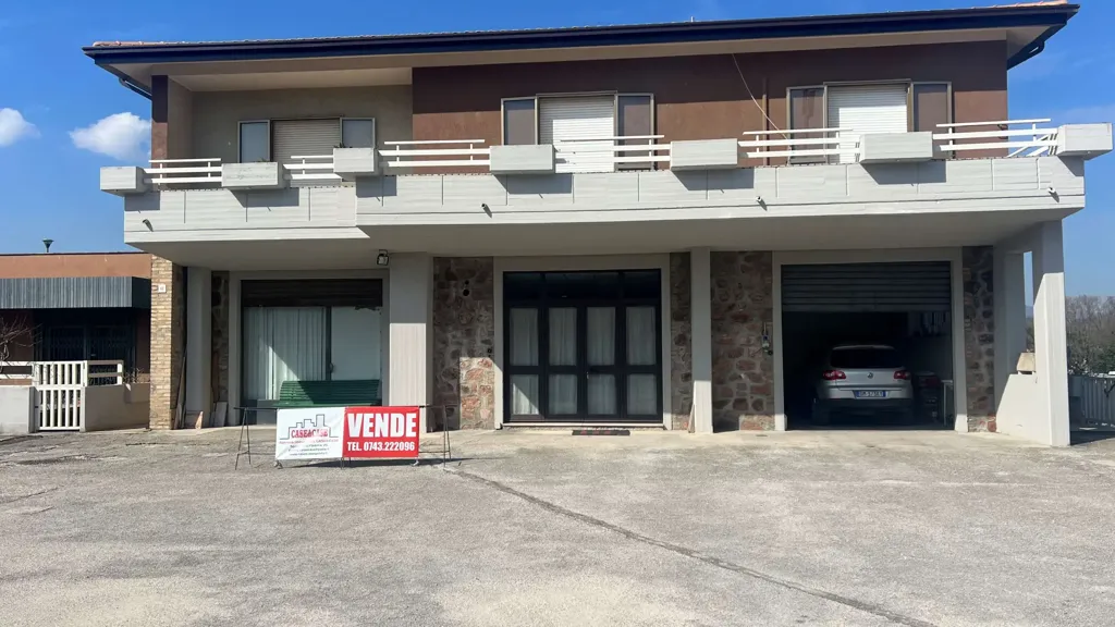 Välivaade - Mixed-Use Villa with Terraces in Spoleto