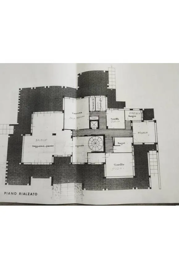 Plan - Luxury Villa with Private Garden in Palermo