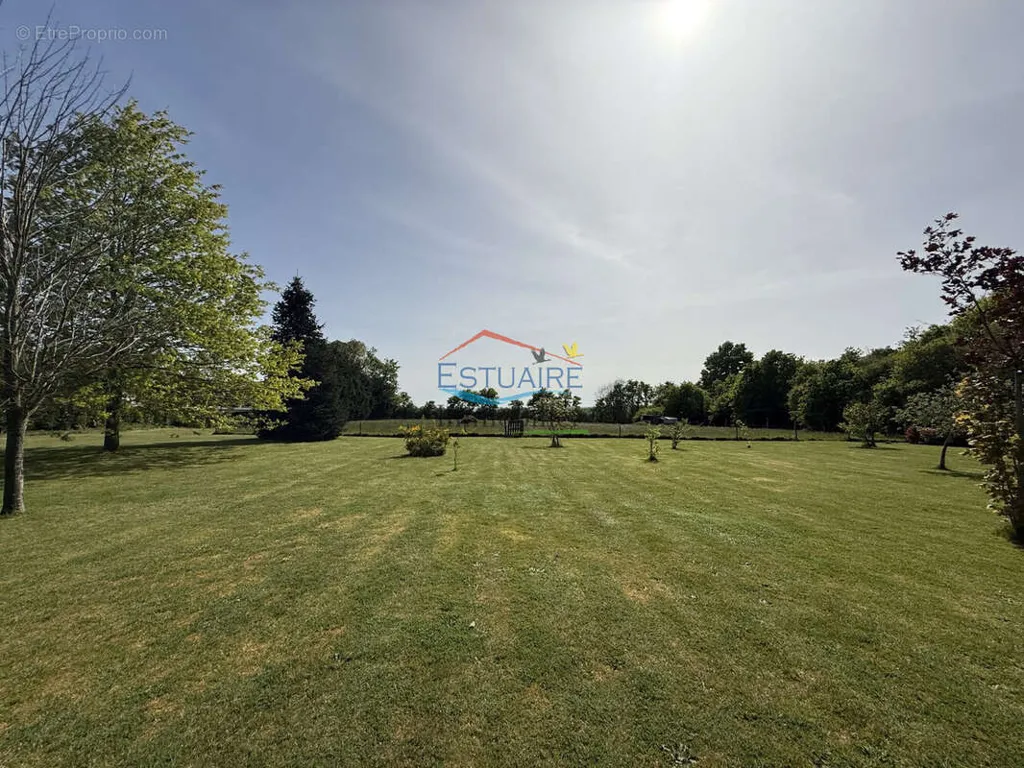 Garden - House with Garden in Malville