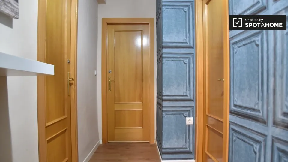 Entrée - Student Studio with Lift in Albors, Valencia