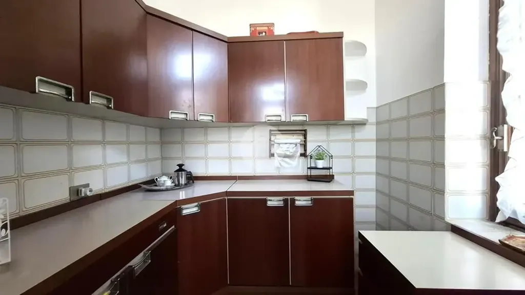 Cucina - Appartamento con balcone in centro a Voghera