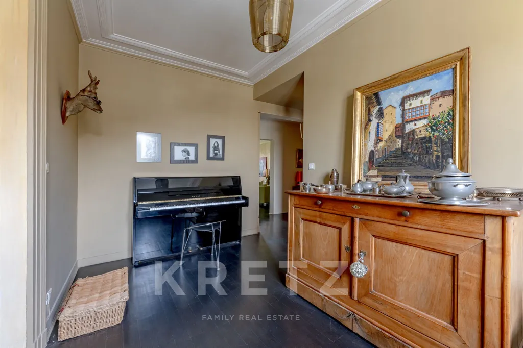 Esik - Historic Apartment with Park View in Bougival