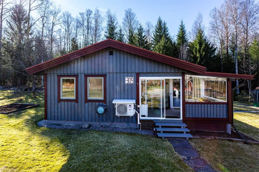 Välivaade - Cottage with Pool Access in Sör-Älgen