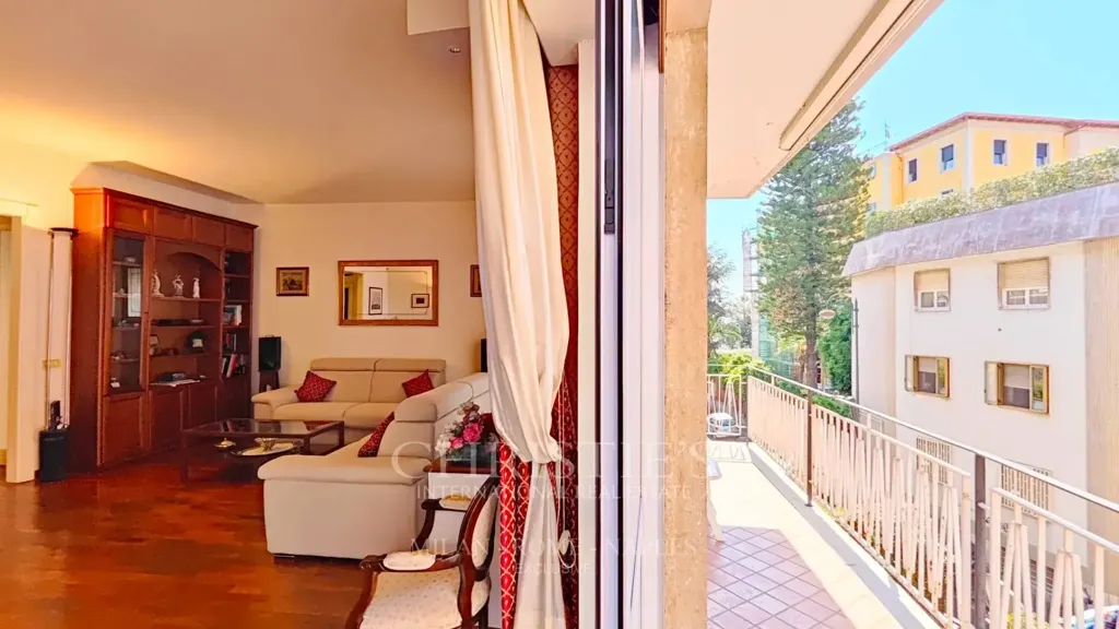 Rõdu - Apartment with Balcony in Chiaia, Naples
