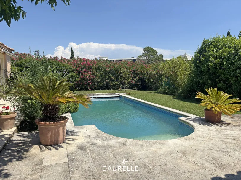 Piscine - Villa Meublée avec Piscine à Châteaurenard