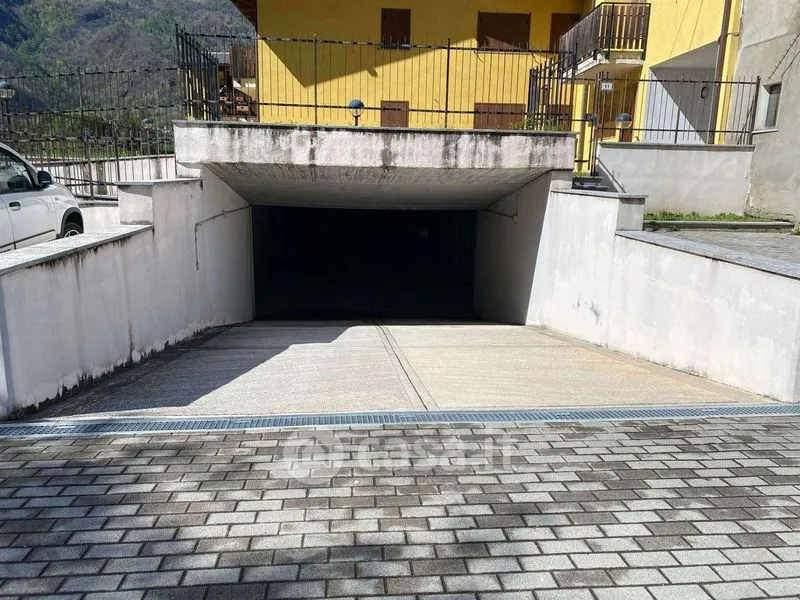 Garage - Newly Built Apartment with Balcony in Verrès